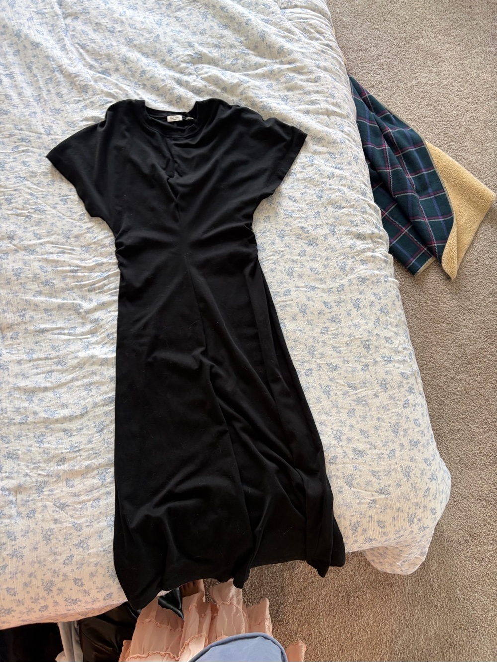 Aritzia Elegant Black Short-Sleeve Midi Dress
